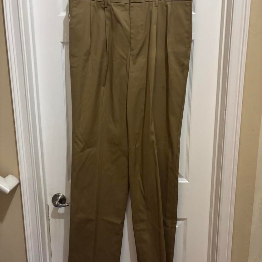 Dockers Men's Khaki and Green Trousers